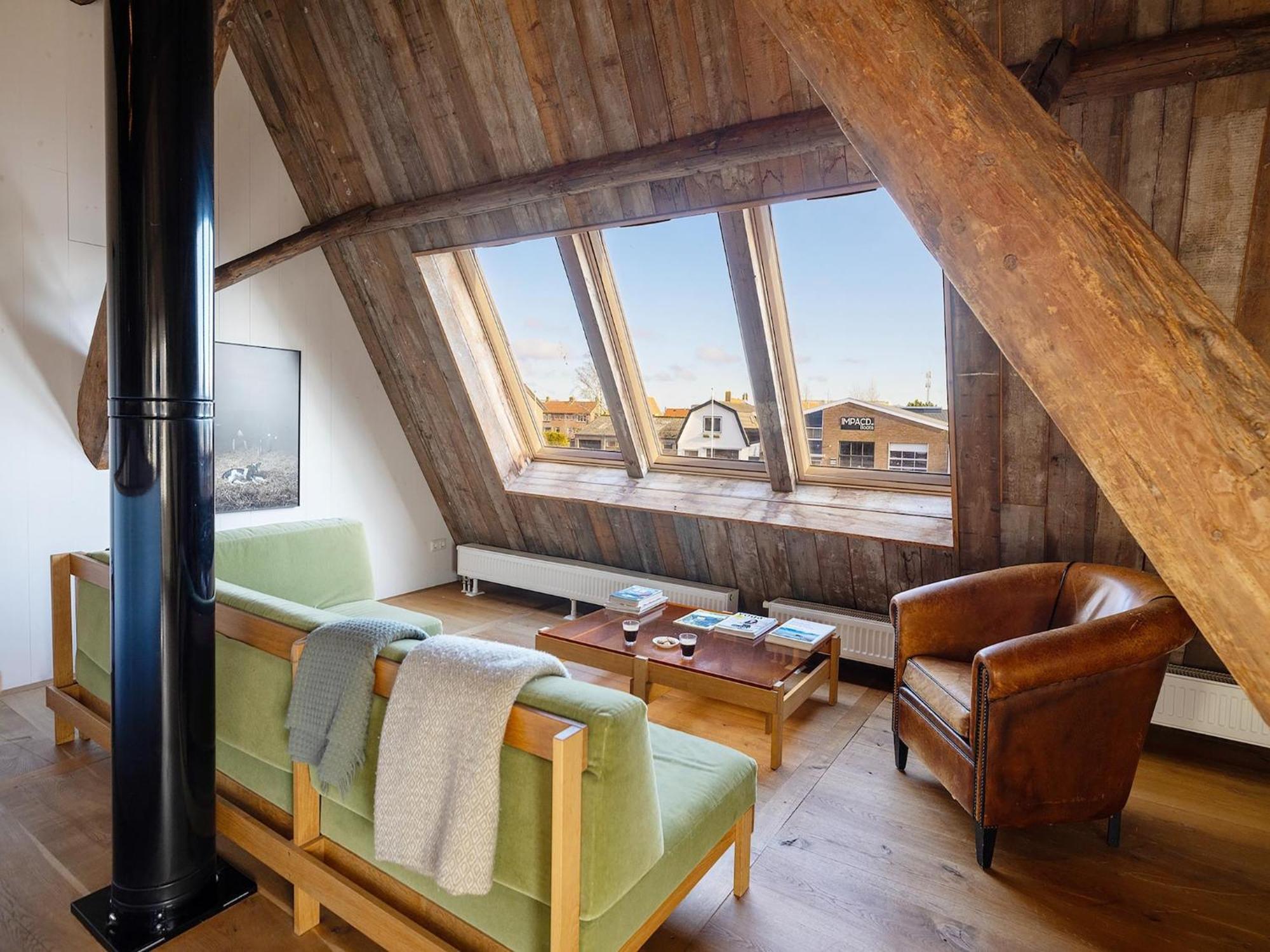 Farmhouse By Frisian Lakes With Private Mooring Hébergement de vacances *