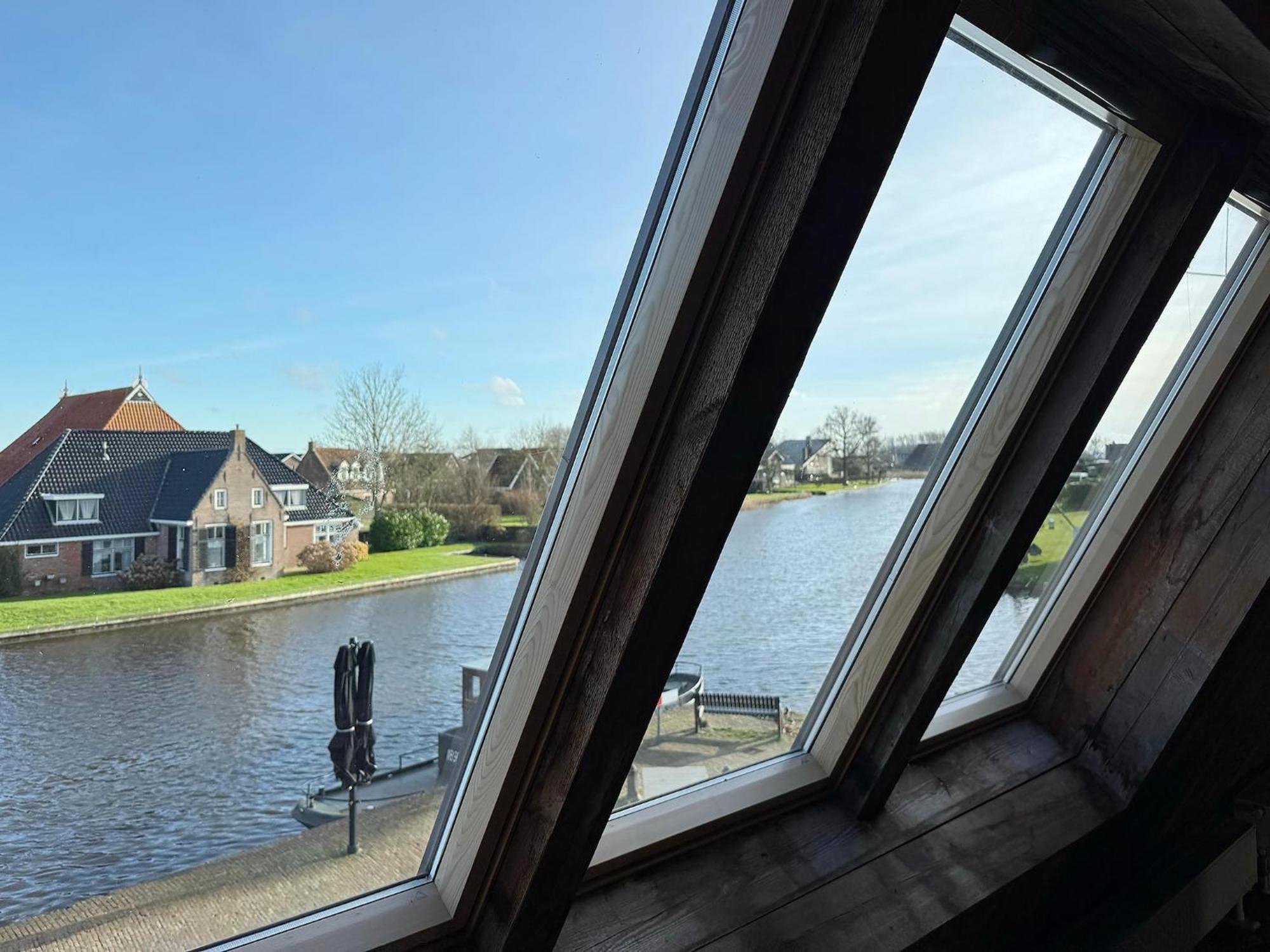 Vakantiehuis Between The Frisian Lakes On The Water *